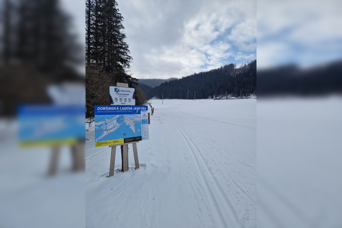 FOTO: Milovníci bežeckého lyžovania majú radosť z novej trasy pri ľadovej jaskyni, foto 9