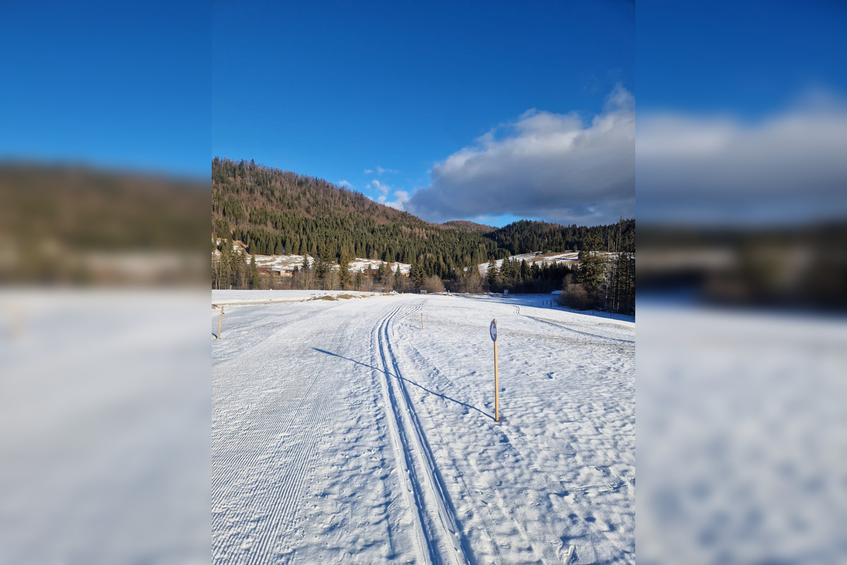 FOTO: Milovníci bežeckého lyžovania majú radosť z novej trasy pri ľadovej jaskyni, foto 10