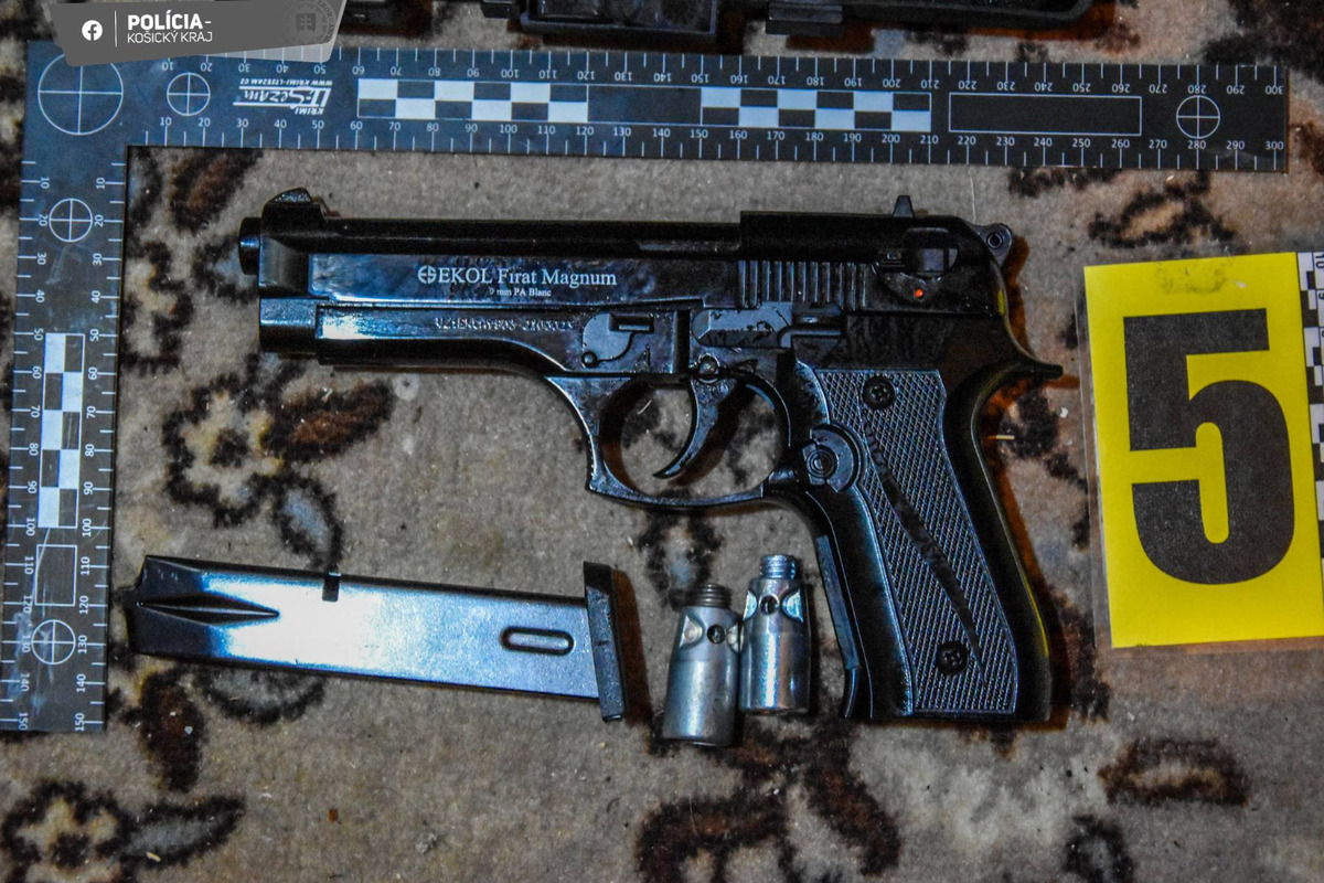 FOTO: U muža na Zemplíne zadržali policajti strelný arzenál, foto 1