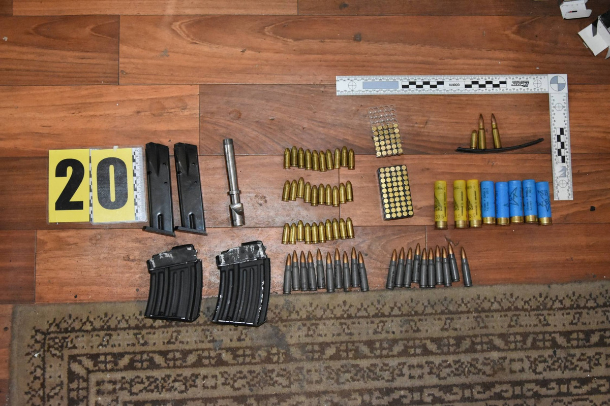 FOTO: U muža na Zemplíne zadržali policajti strelný arzenál, foto 2