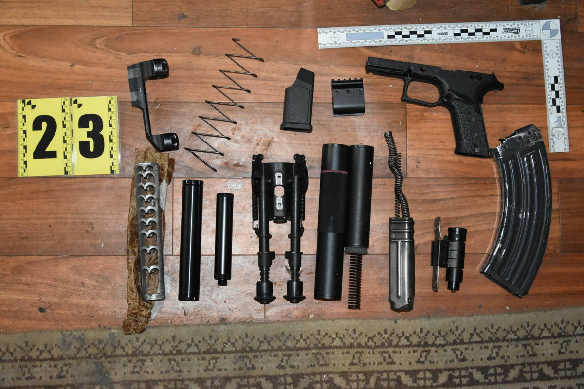 FOTO: U muža na Zemplíne zadržali policajti strelný arzenál, foto 3