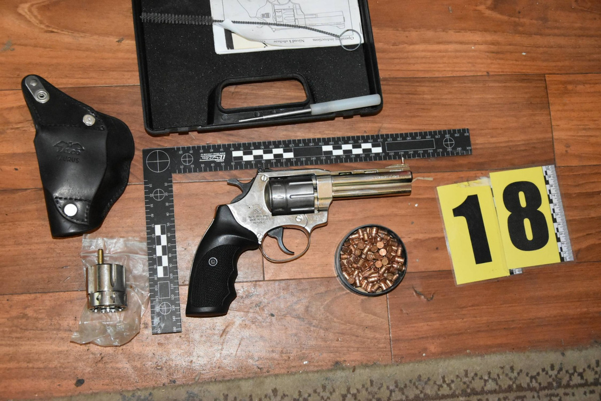 FOTO: U muža na Zemplíne zadržali policajti strelný arzenál, foto 4