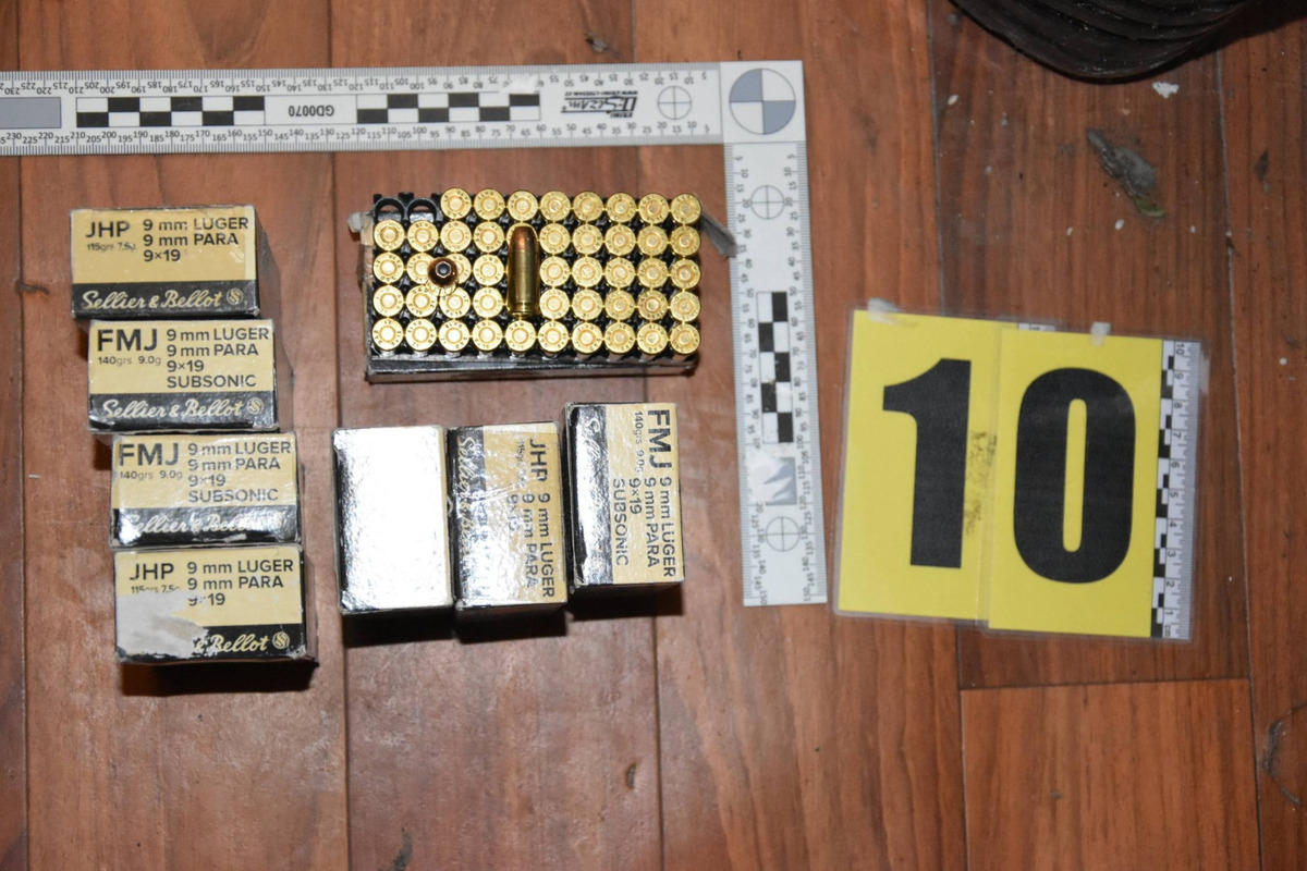 FOTO: U muža na Zemplíne zadržali policajti strelný arzenál, foto 5