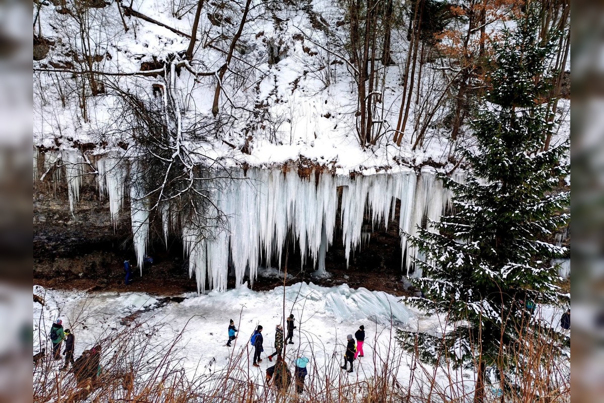 FOTO: Ľadové divadlo na Spiši. Zamrznutá Šikľavá skala ohuruje, foto 3