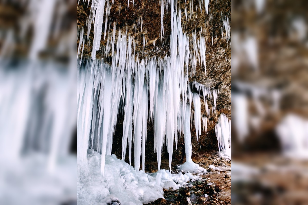 FOTO: Ľadové divadlo na Spiši. Zamrznutá Šikľavá skala ohuruje, foto 6