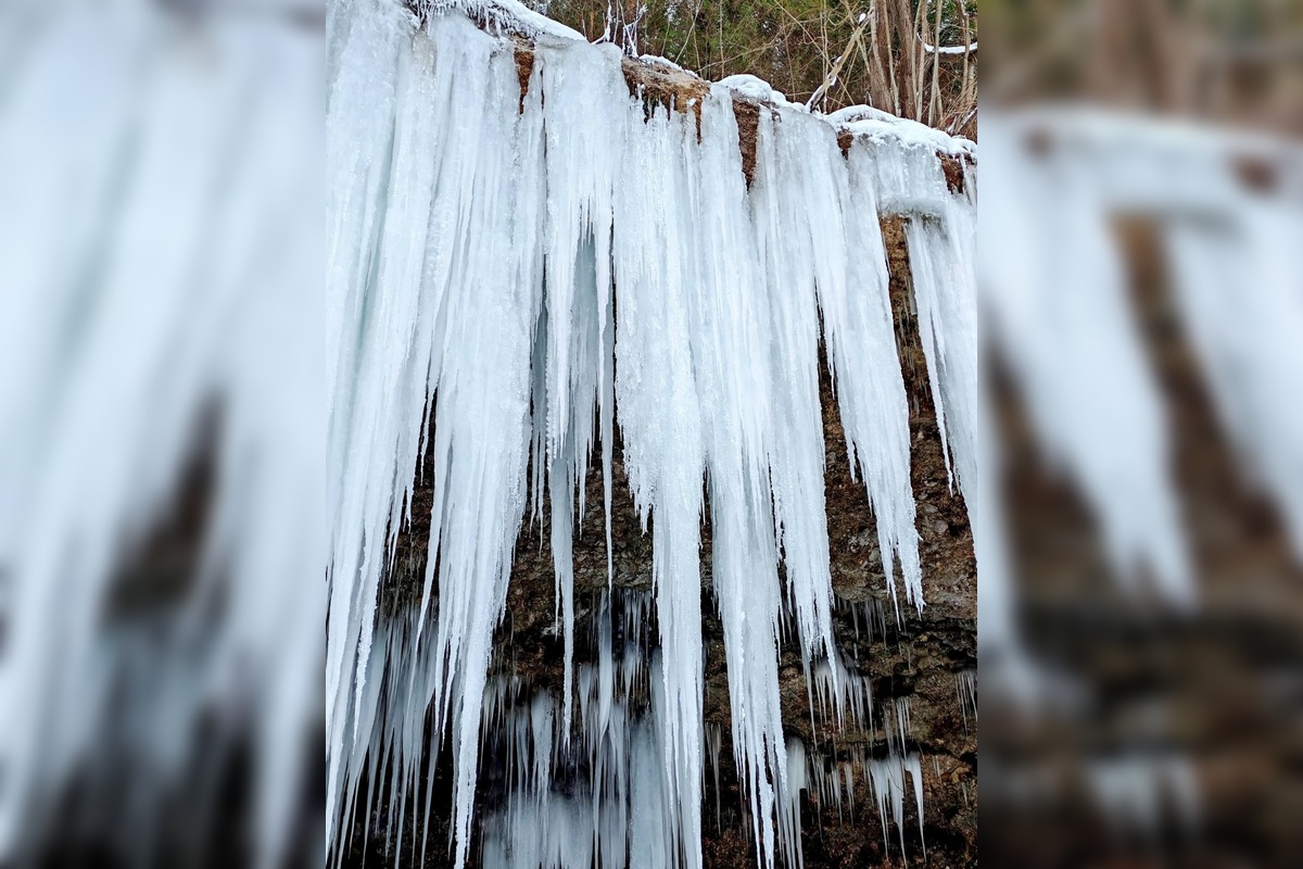 FOTO: Ľadové divadlo na Spiši. Zamrznutá Šikľavá skala ohuruje, foto 8