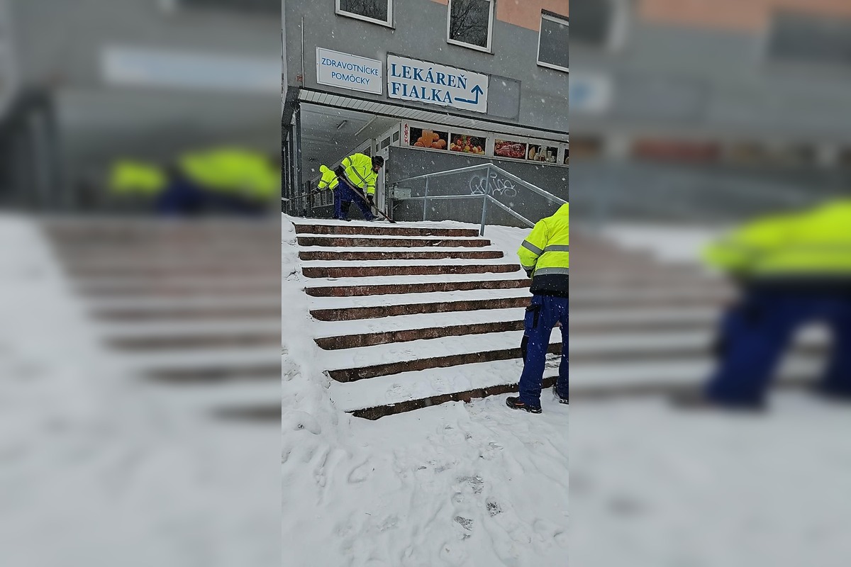 FOTO: Zimná údržba chodníkov v Košiciach, foto 10