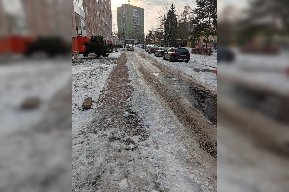 FOTO: Zimná údržba chodníkov v Košiciach, foto 12