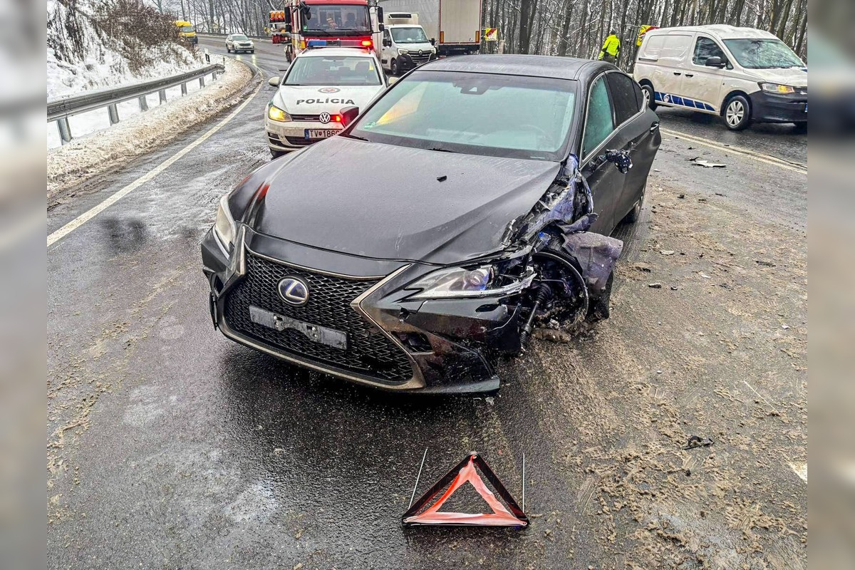 FOTO: Zrážka auta a kamiónu na Dargove, foto 3