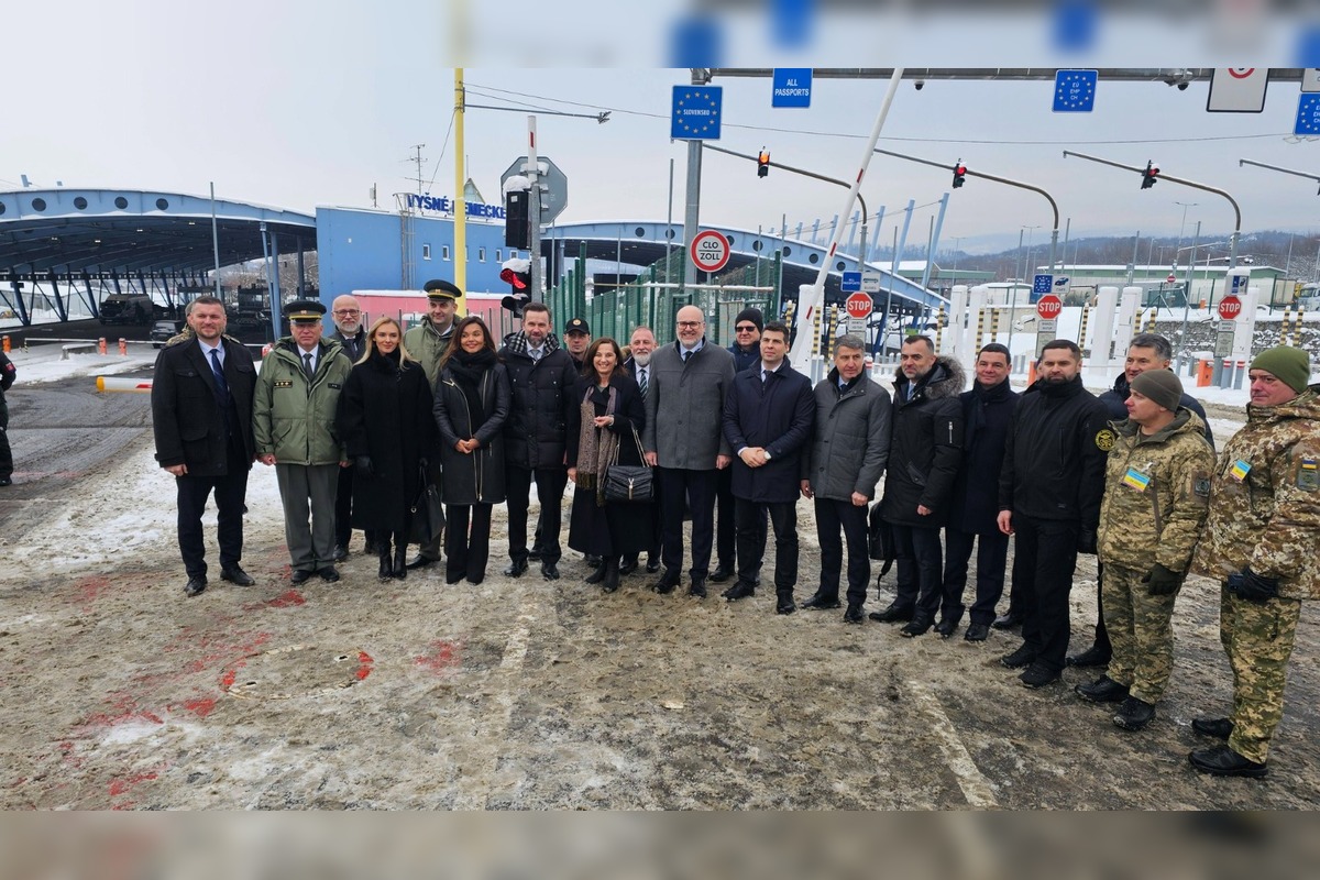 FOTO: Medzi Ukrajinou a Slovenskom otvorili peší koridor, foto 2