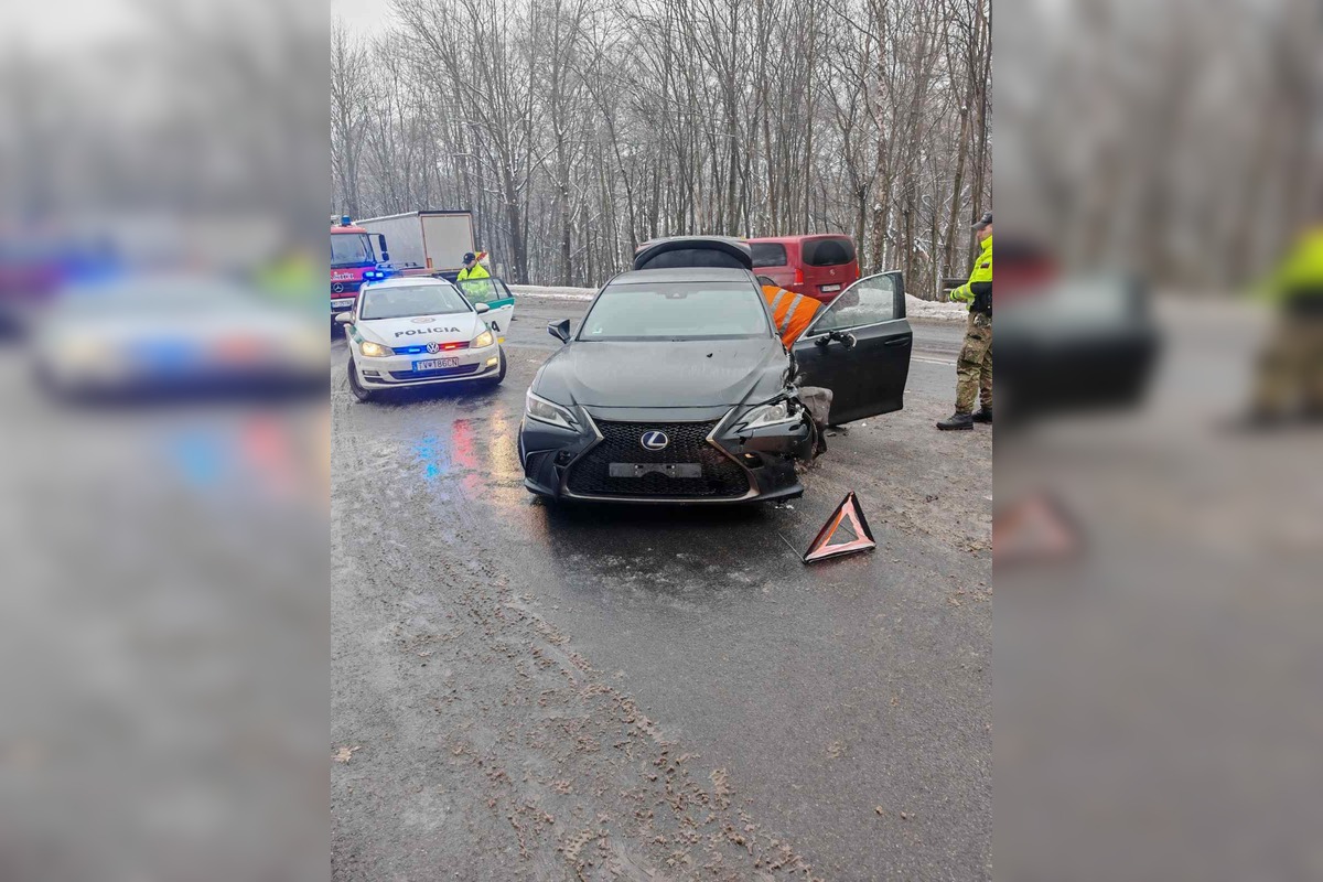 FOTO: Zrážka auta a kamiónu na Dargove, foto 4