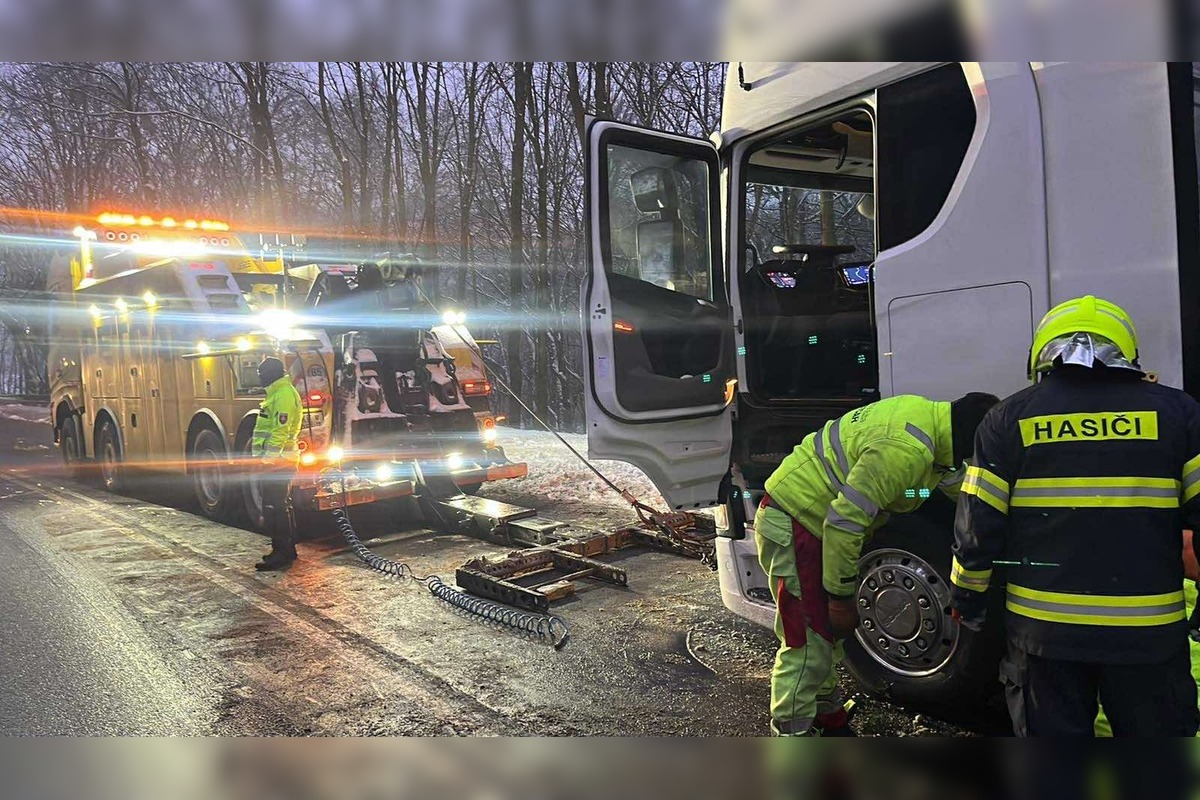 FOTO: Zrážka auta a kamiónu na Dargove, foto 6