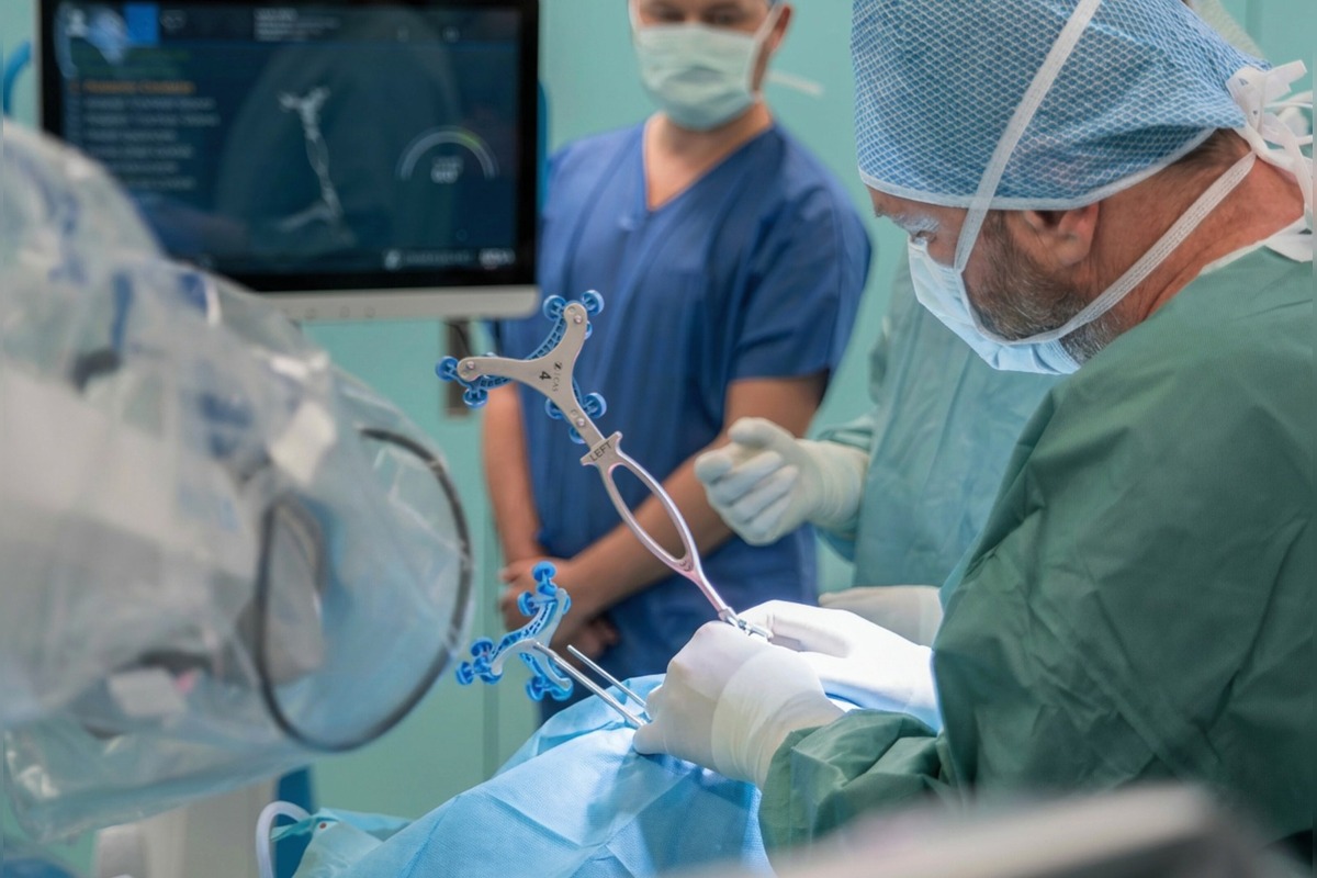 FOTO: V Michalovciach asistuje pri operáciách kolena robot, foto 3