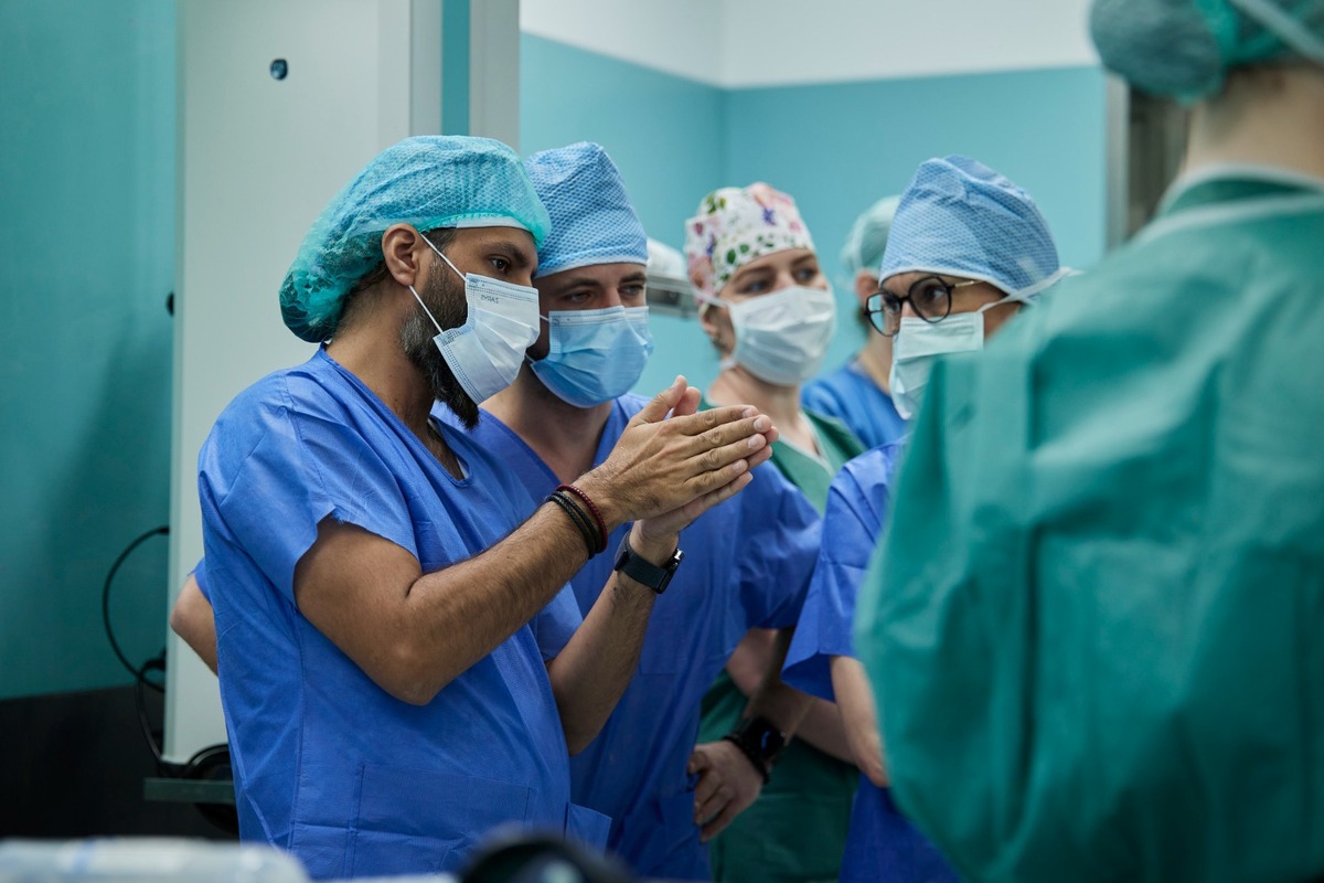 FOTO: V Michalovciach asistuje pri operáciách kolena robot, foto 7