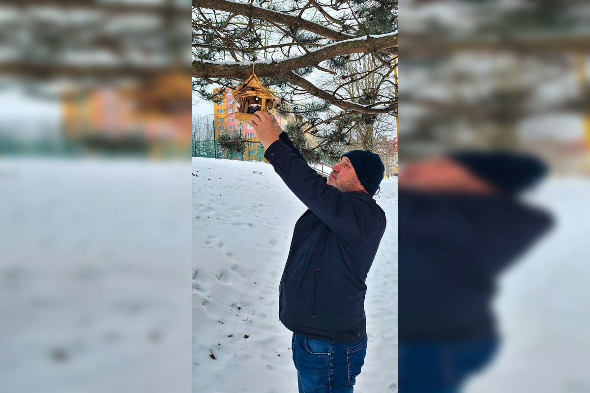 FOTO: Na košickom Sídlisku Ťahanovce pribudli drevené kŕmidlá pre vtáčiky, foto 2