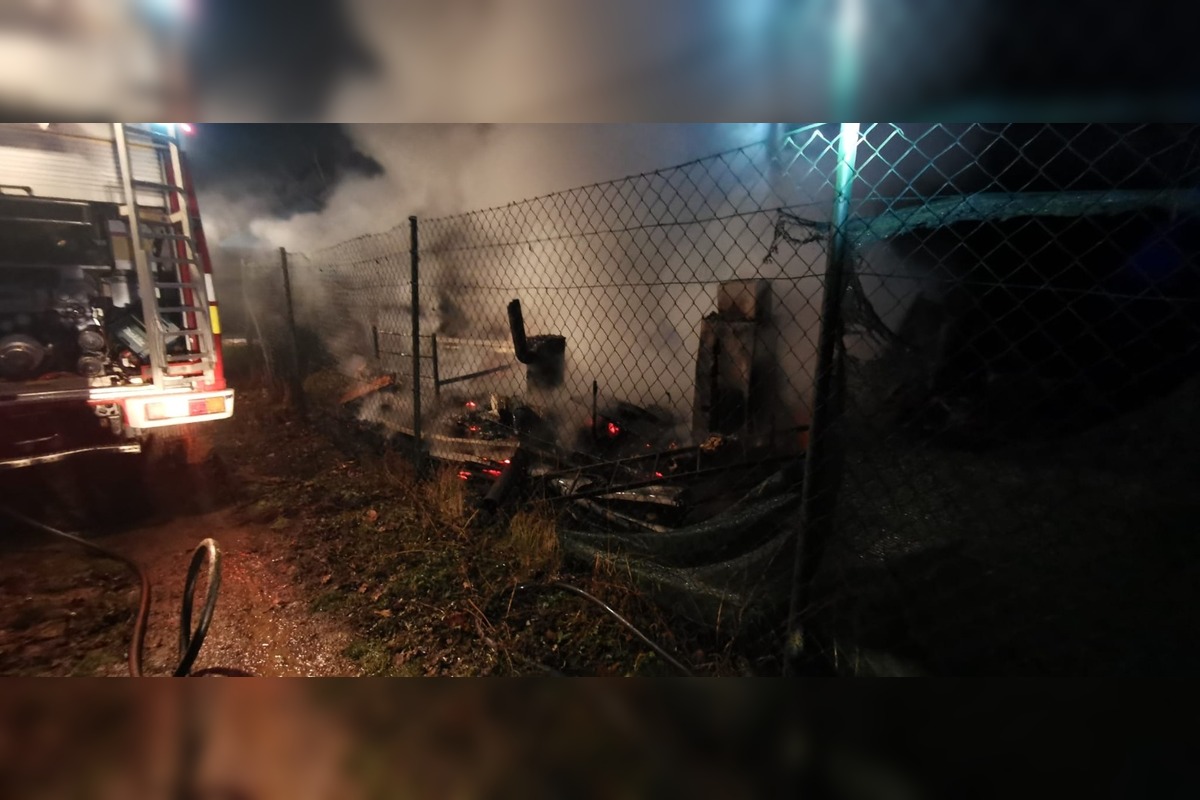 FOTO: Tragický požiar unimobunky v Šaci, foto 1