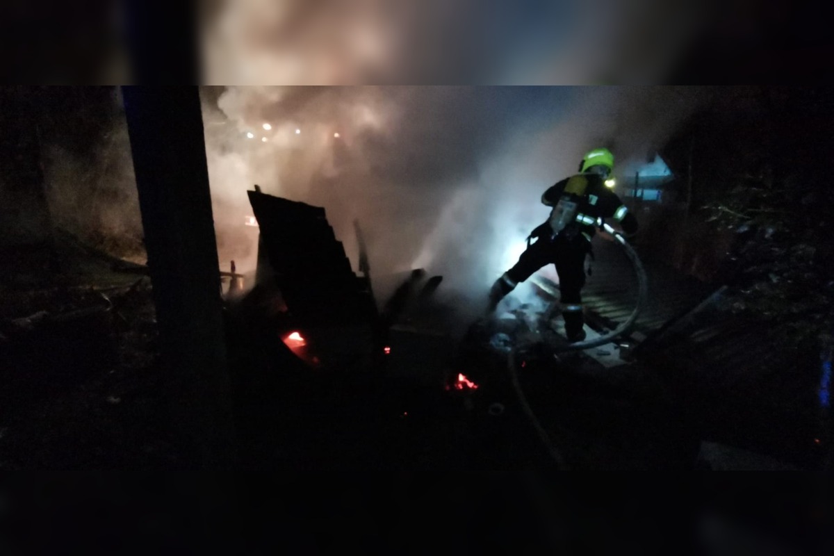 FOTO: Tragický požiar unimobunky v Šaci, foto 2