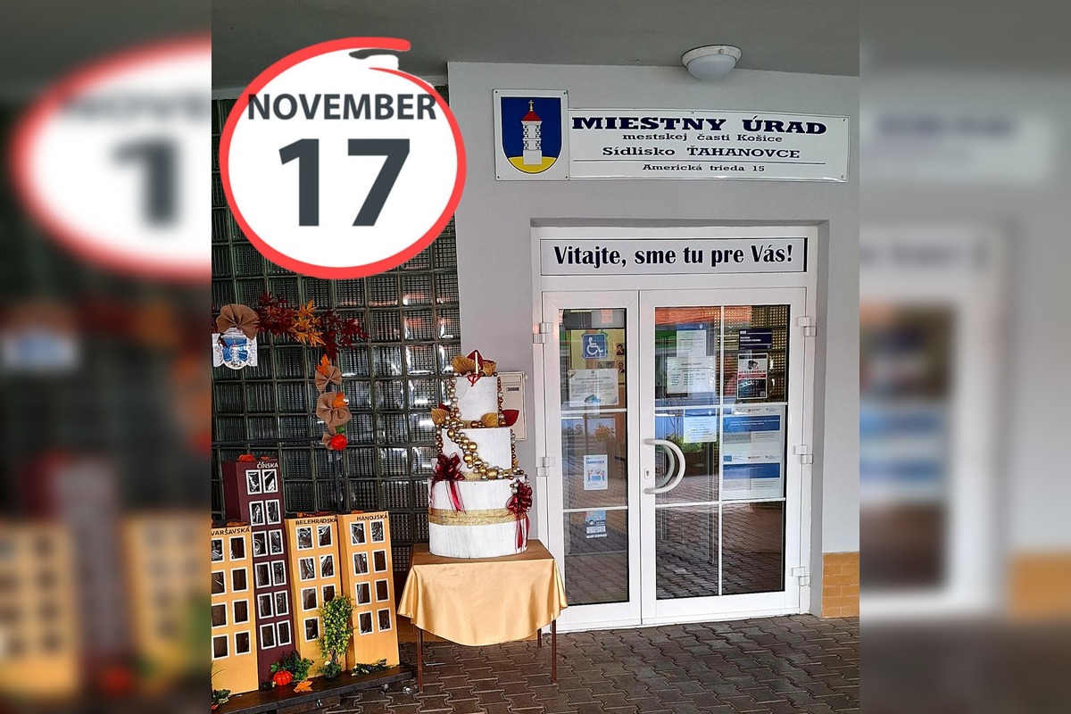 FOTO: Vandal zničil výstavku detí pred úradom, foto 5