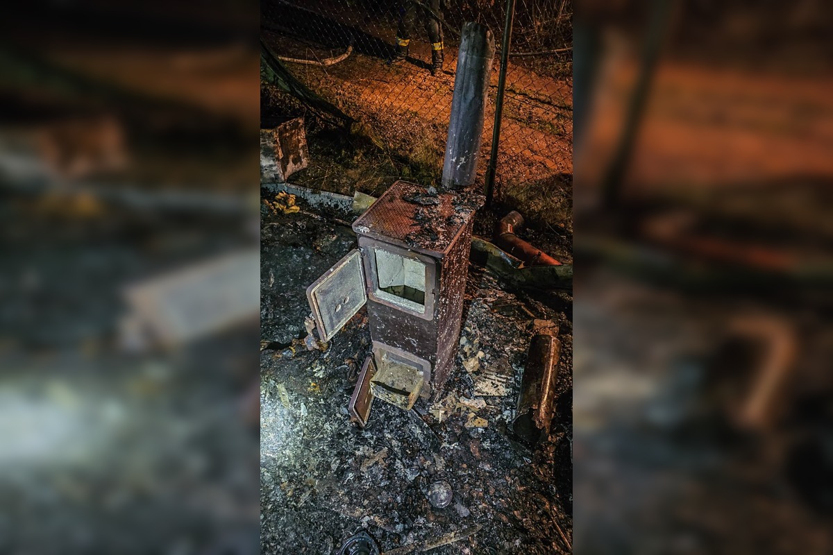 FOTO: Tragický požiar unimobunky v Šaci, foto 5