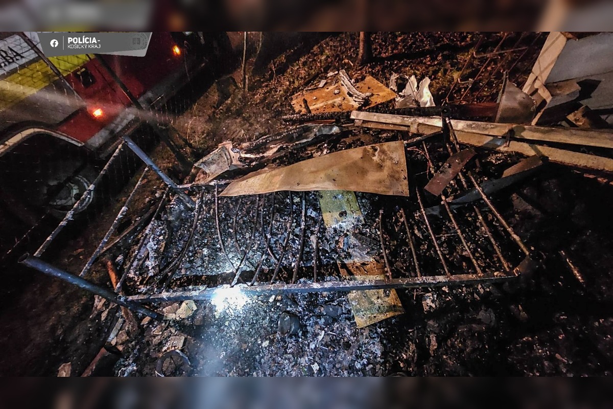 FOTO: Tragický požiar unimobunky v Šaci, foto 6