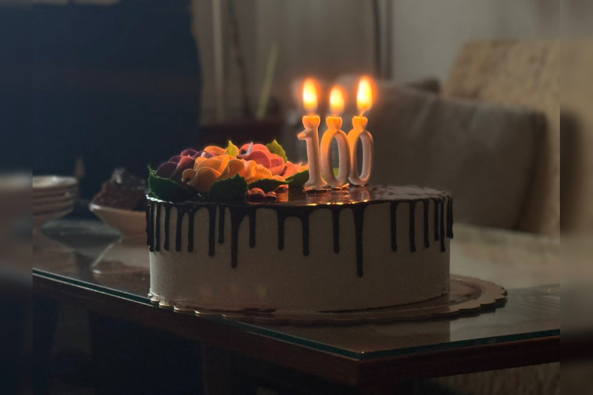 FOTO: Babička z košického Jazera sfúkla stú sviečku na torte, foto 1