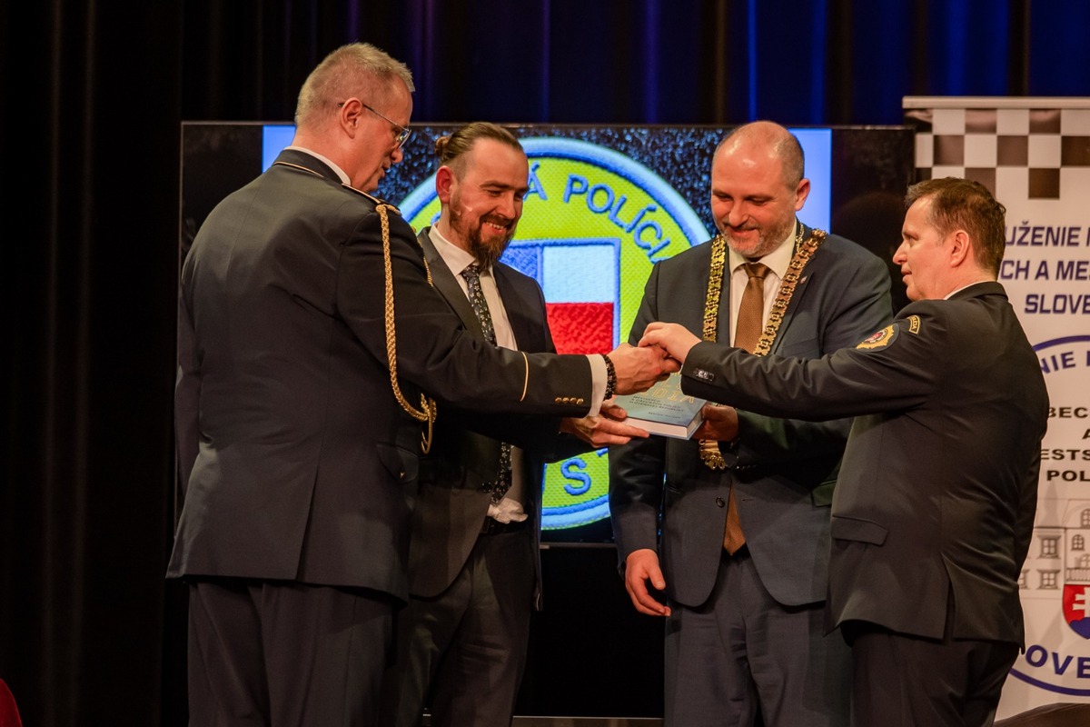 FOTO: Ocenili košických mestských policajtov, foto 2