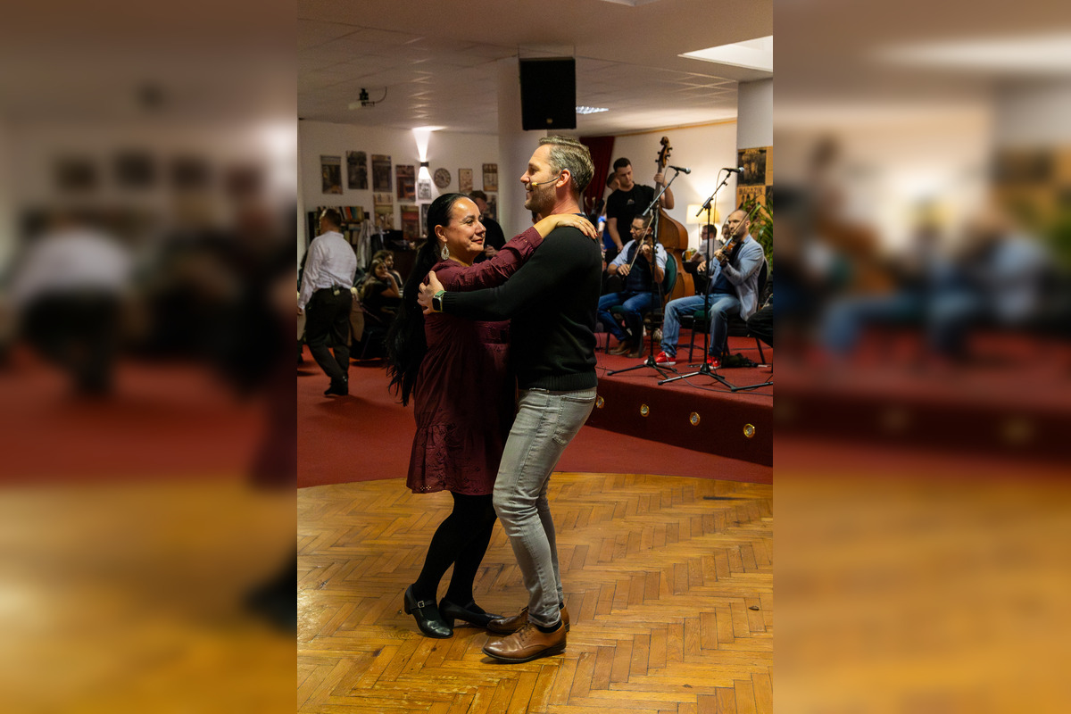 FOTO: Košickí folkloristi si 17. november pripomenuli Nežným tanečným domom, foto 4