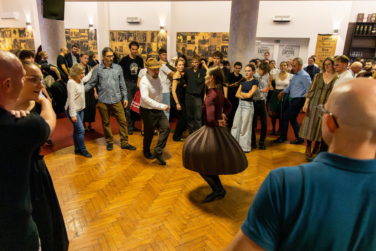 FOTO: Košickí folkloristi si 17. november pripomenuli Nežným tanečným domom, foto 6