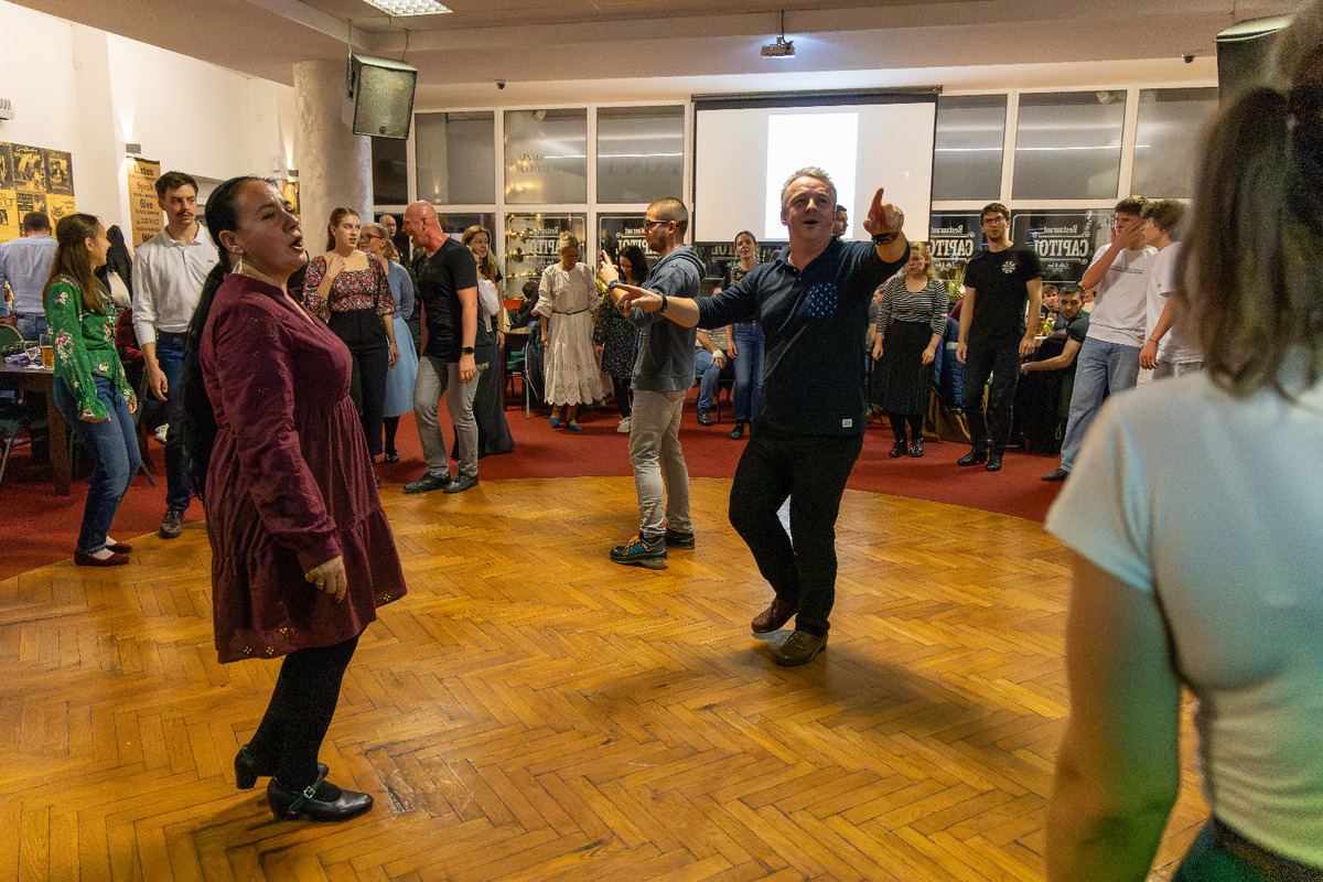 FOTO: Košickí folkloristi si 17. november pripomenuli Nežným tanečným domom, foto 9