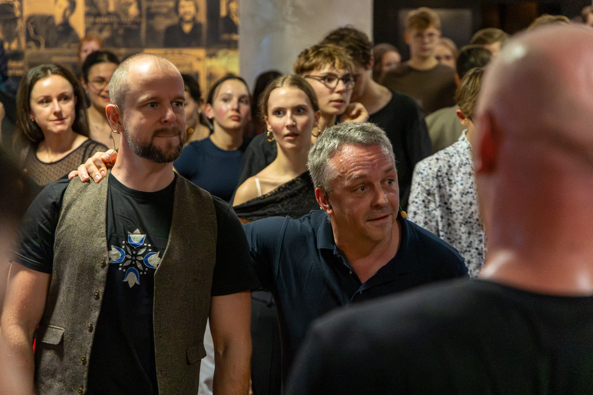 FOTO: Košickí folkloristi si 17. november pripomenuli Nežným tanečným domom, foto 12