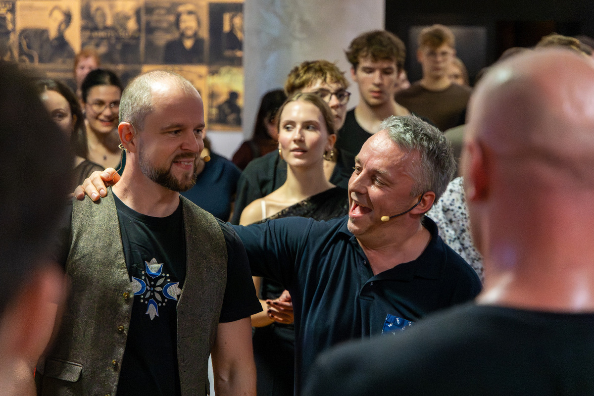 FOTO: Košickí folkloristi si 17. november pripomenuli Nežným tanečným domom, foto 13