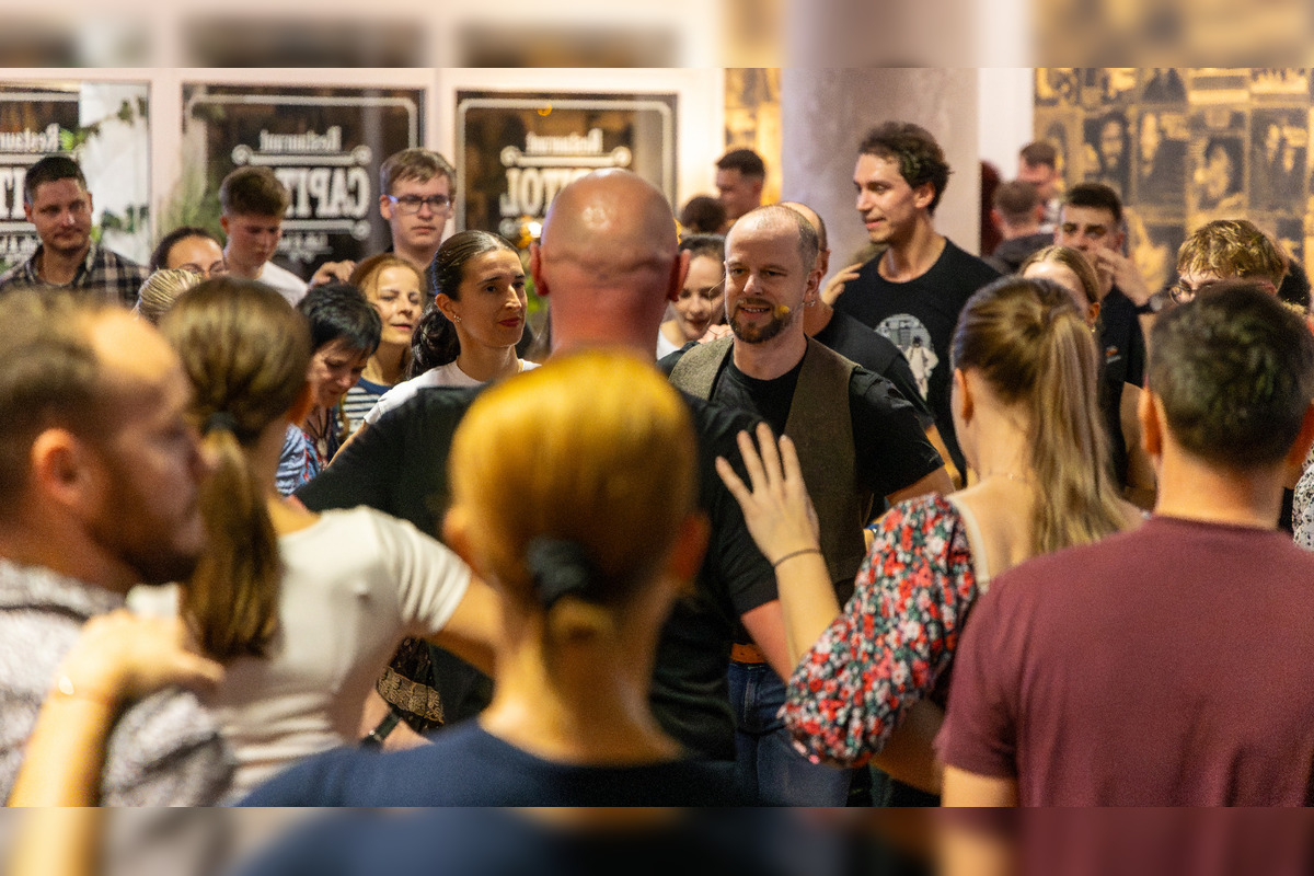 FOTO: Košickí folkloristi si 17. november pripomenuli Nežným tanečným domom, foto 14