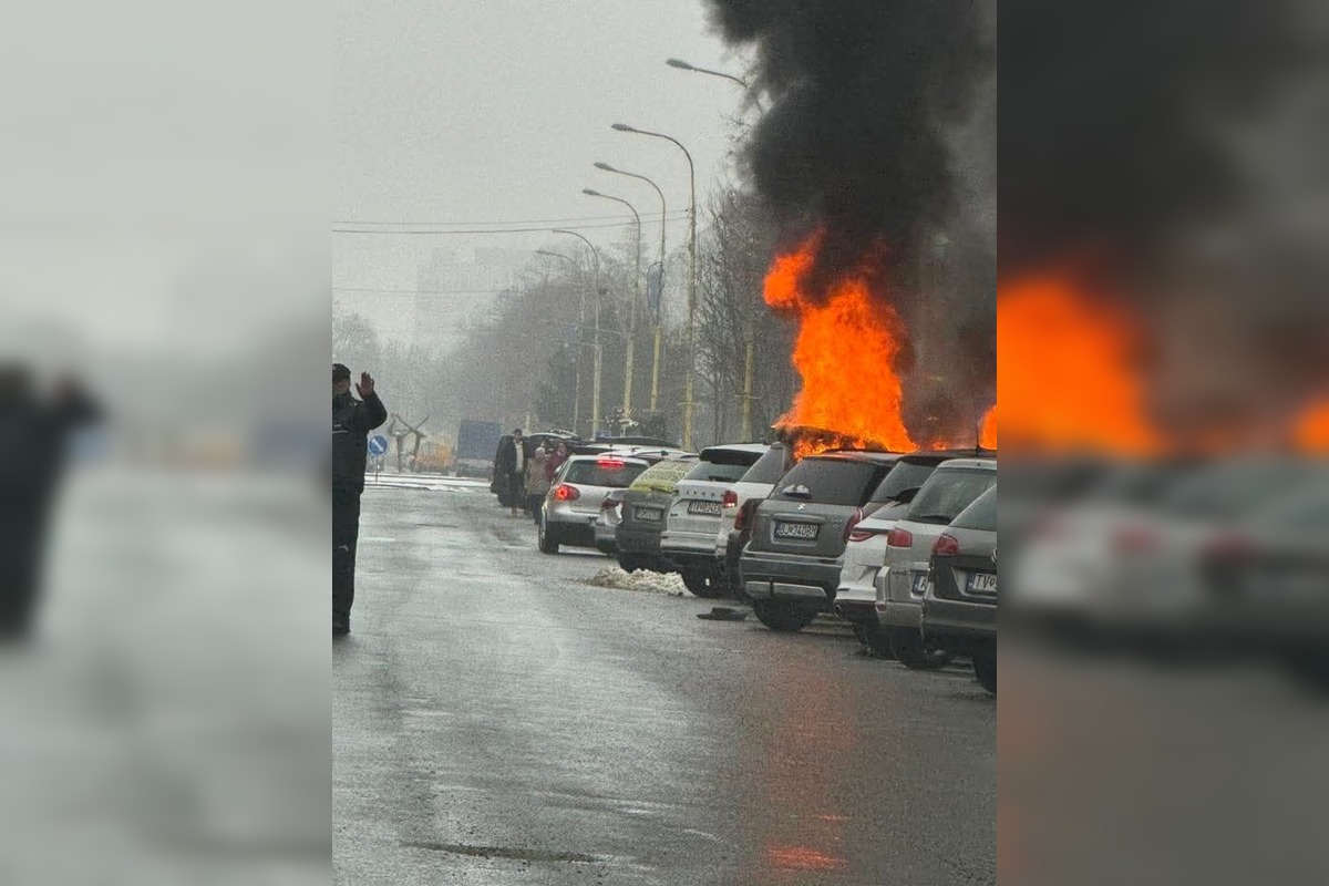 FOTO: V Trebišove zhorelo BMW do tla, foto 3