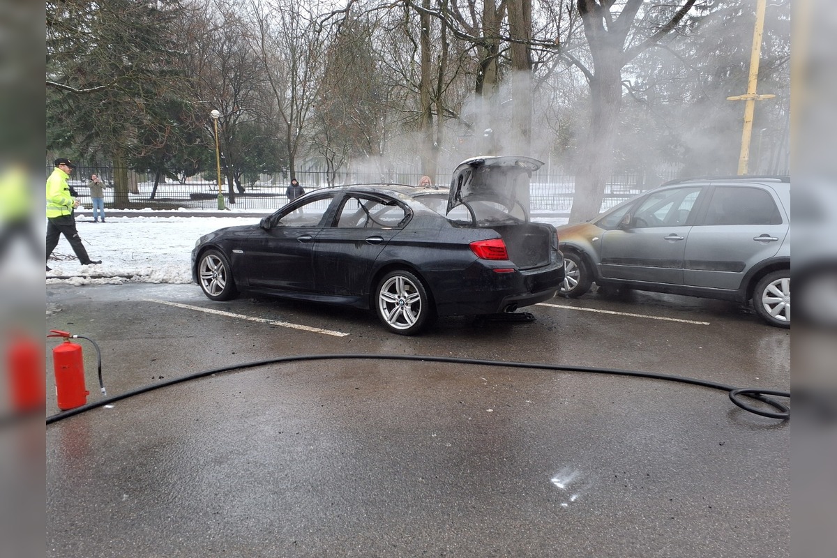 FOTO: V Trebišove zhorelo BMW do tla, foto 5