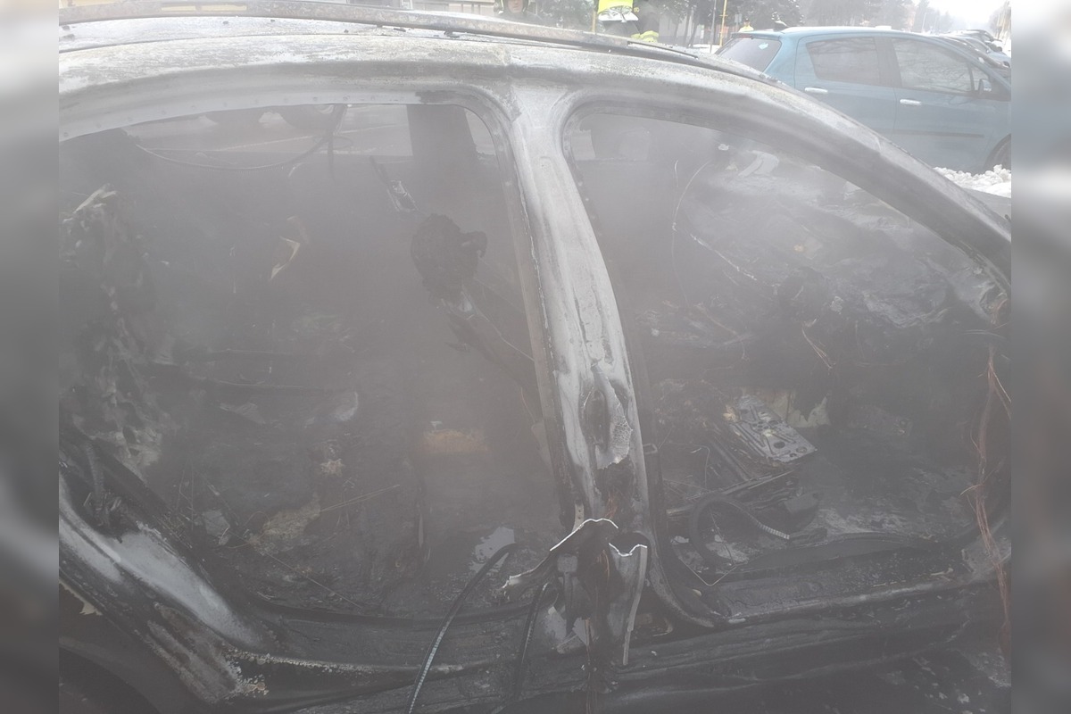 FOTO: V Trebišove zhorelo BMW do tla, foto 6