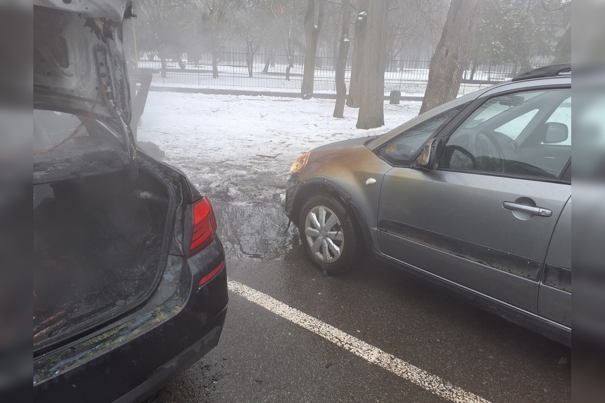 FOTO: V Trebišove zhorelo BMW do tla, foto 7