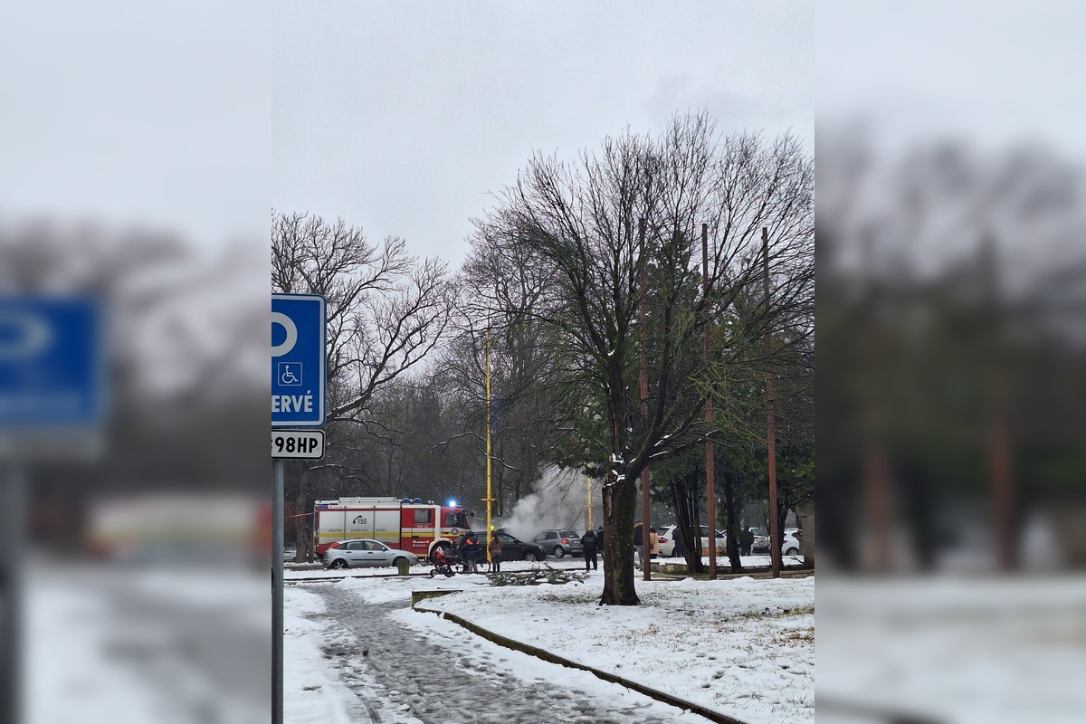 FOTO: V Trebišove zhorelo BMW do tla, foto 8