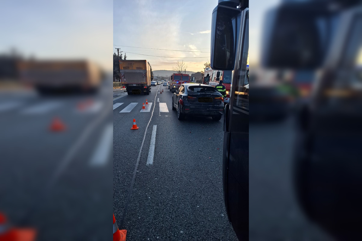FOTO: Vo Svinici došlo k vážnej dopravnej nehode, zasahujú tu všetky záchranné zložky, foto 3