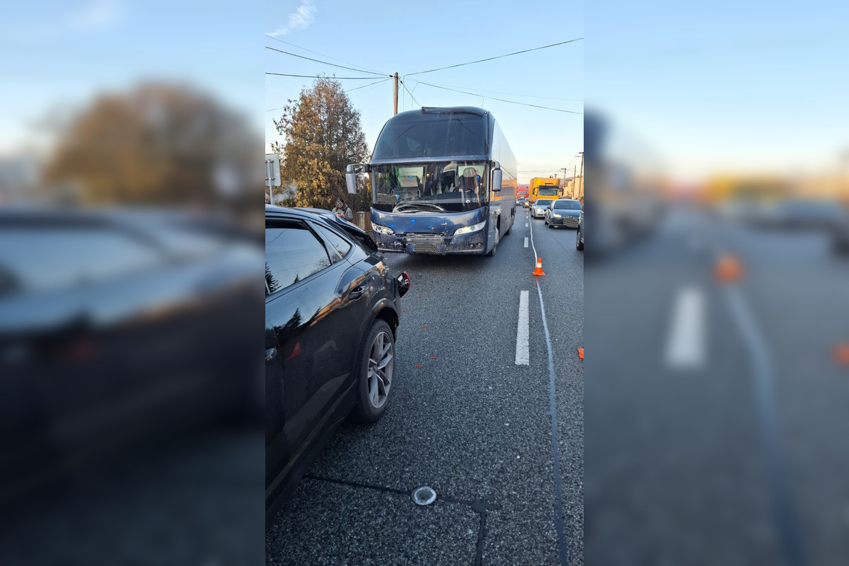 FOTO: Vo Svinici došlo k vážnej dopravnej nehode, zasahujú tu všetky záchranné zložky, foto 4