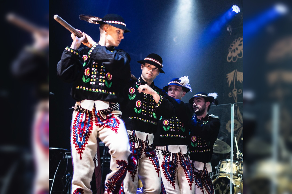 FOTO: Folklórny súbor Zemplín z Michaloviec prináša folklór na Zimné olympijské hry, foto 5