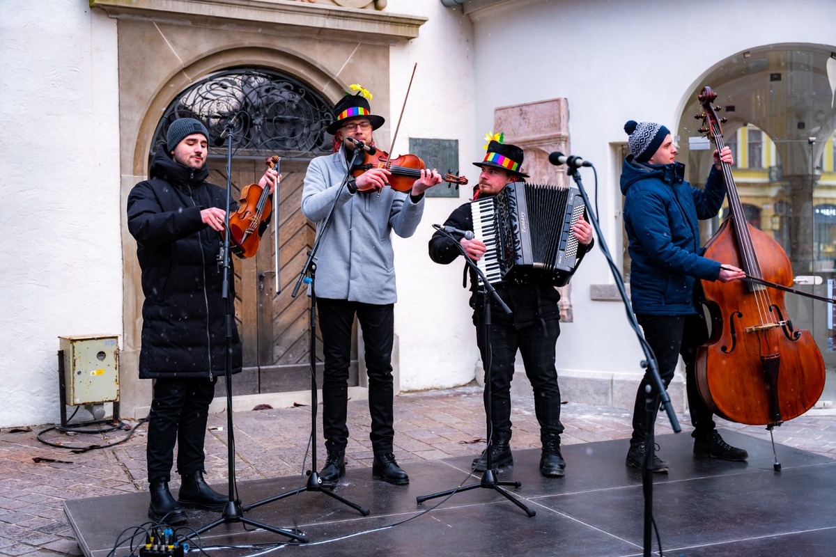 FOTO: Fašiangový sprievod centrom Košíc či sladká šiškománia, takto vyzerali slávnosti v metropole východu, foto 9