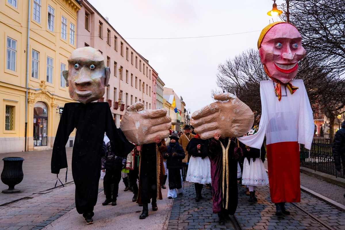 FOTO: Fašiangový sprievod centrom Košíc či sladká šiškománia, takto vyzerali slávnosti v metropole východu, foto 5