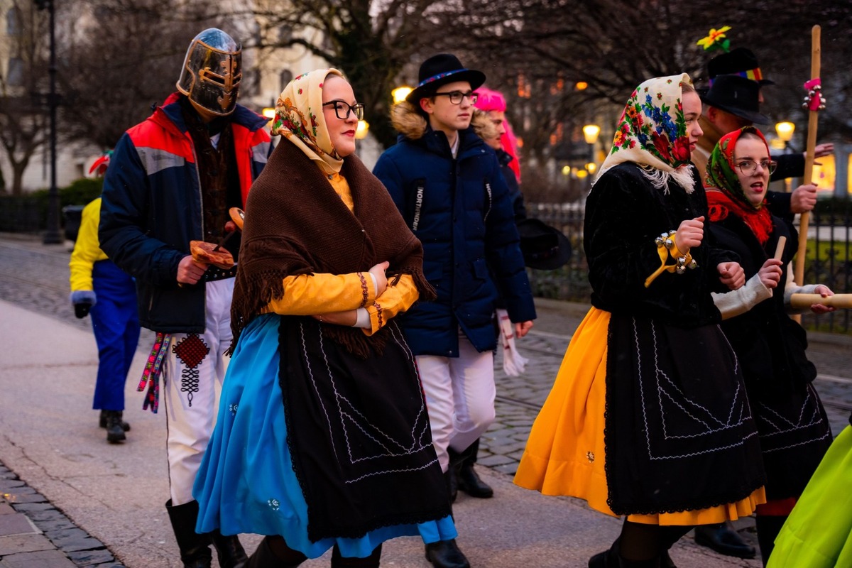 FOTO: Fašiangový sprievod centrom Košíc či sladká šiškománia, takto vyzerali slávnosti v metropole východu, foto 6