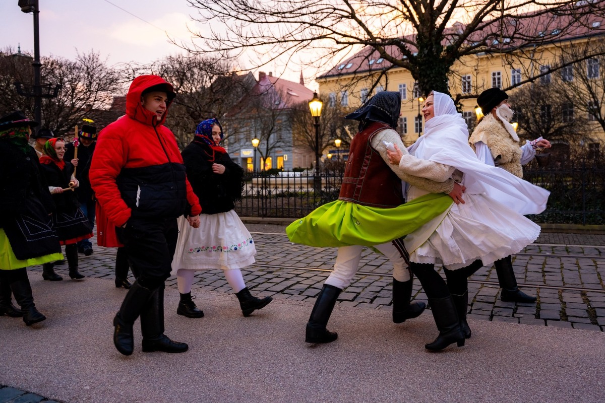 FOTO: Fašiangový sprievod centrom Košíc či sladká šiškománia, takto vyzerali slávnosti v metropole východu, foto 7
