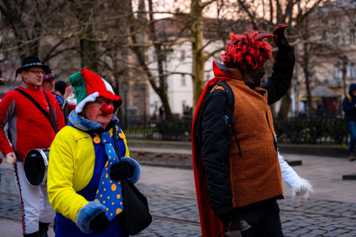 FOTO: Fašiangový sprievod centrom Košíc či sladká šiškománia, takto vyzerali slávnosti v metropole východu, foto 11
