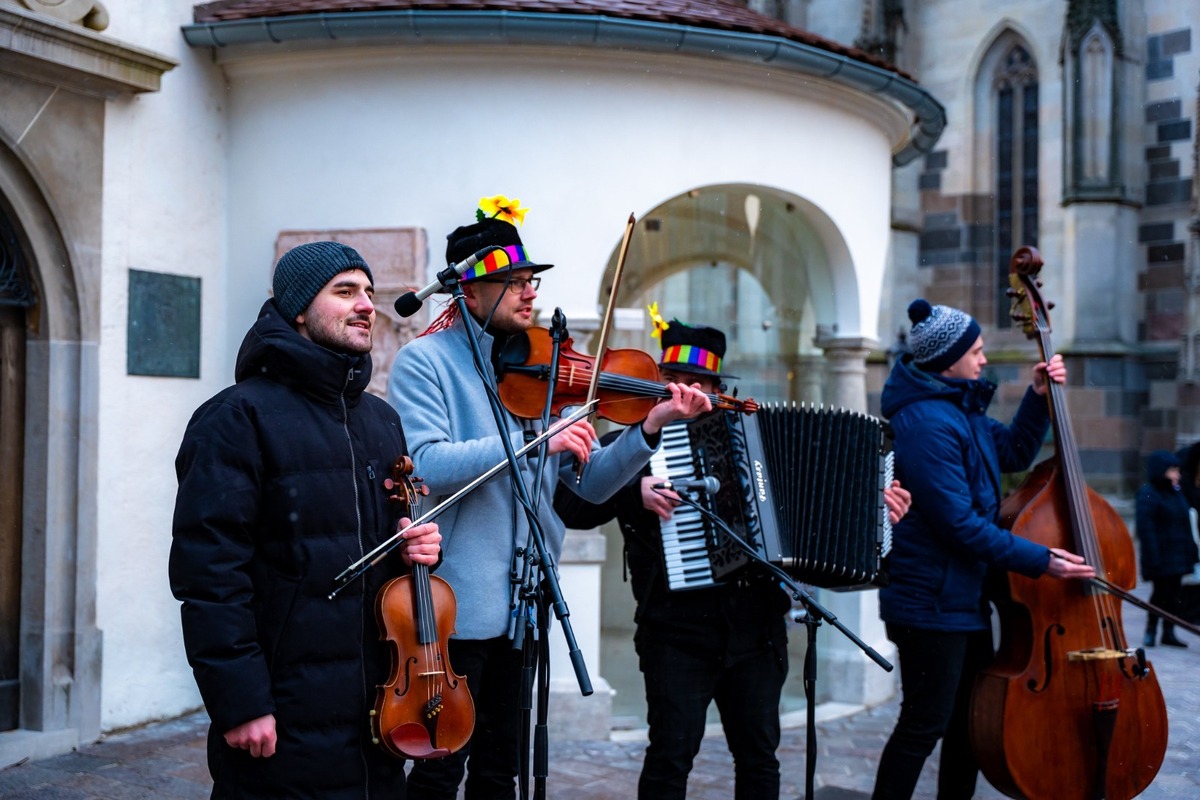 FOTO: Fašiangový sprievod centrom Košíc či sladká šiškománia, takto vyzerali slávnosti v metropole východu, foto 18