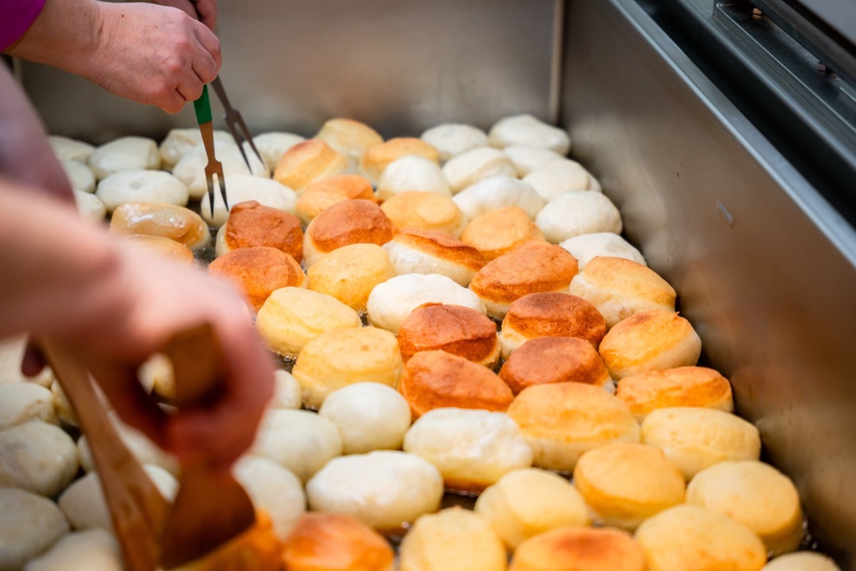 FOTO: Fašiangový sprievod centrom Košíc či sladká šiškománia, takto vyzerali slávnosti v metropole východu, foto 19