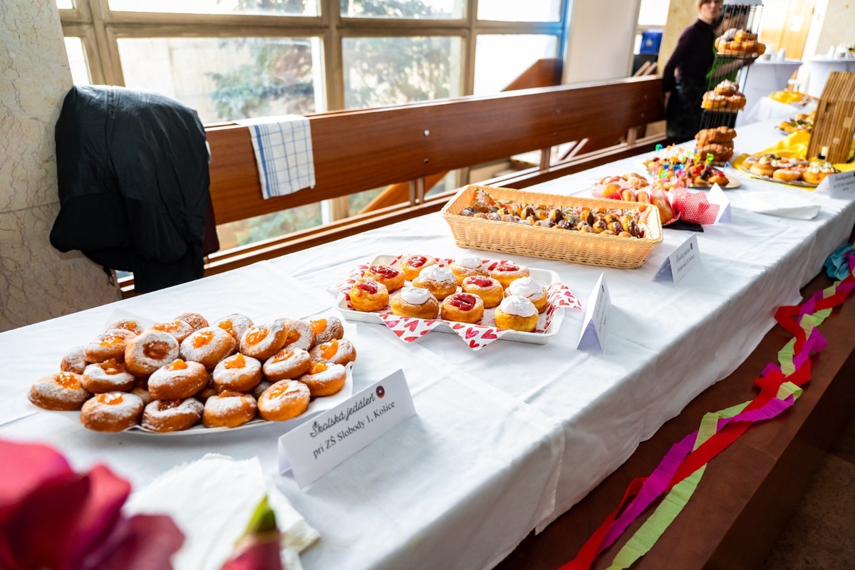 FOTO: Fašiangový sprievod centrom Košíc či sladká šiškománia, takto vyzerali slávnosti v metropole východu, foto 26