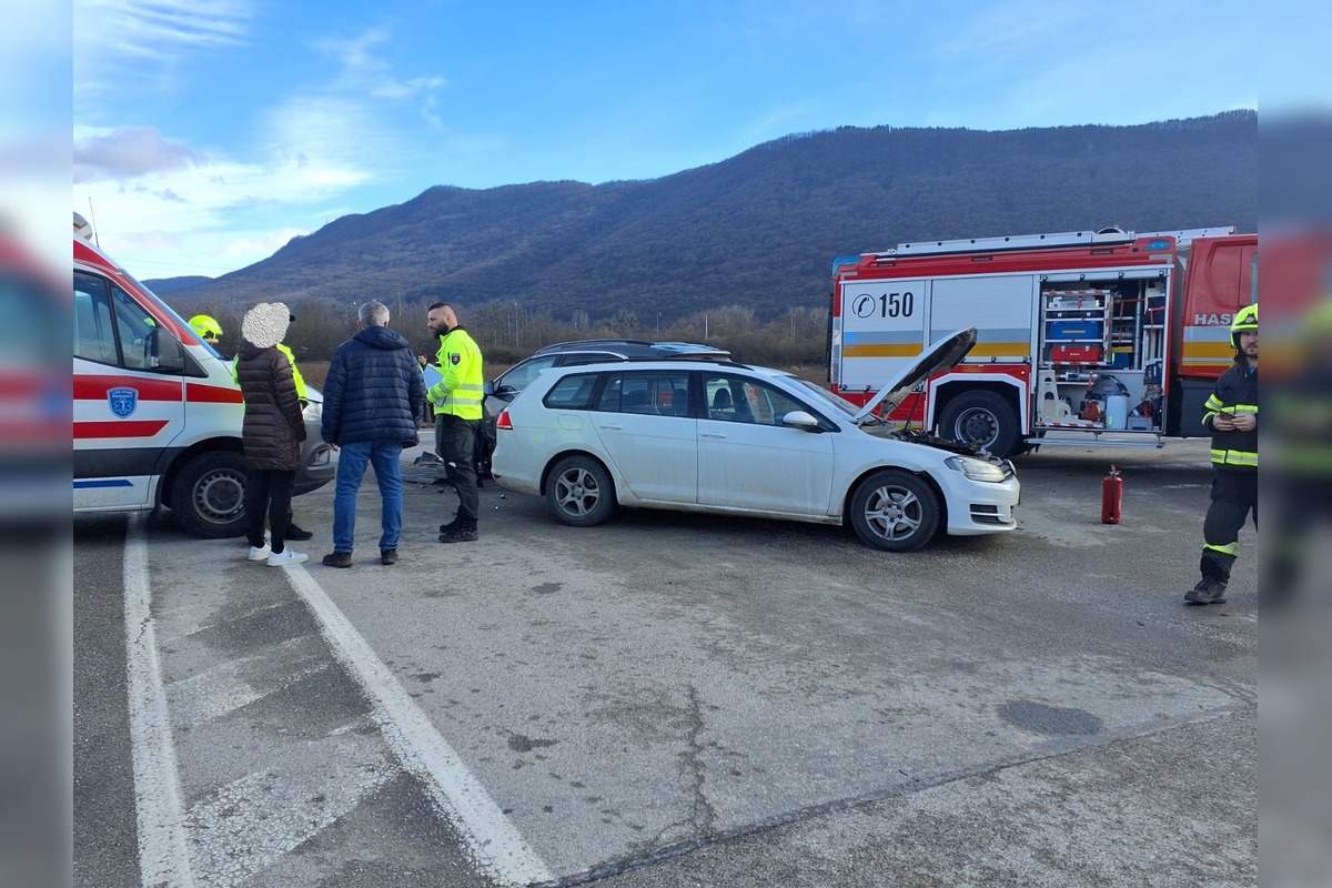 FOTO: Nehoda dvoch áut medzi Rožňavou a Brzotínom, foto 4