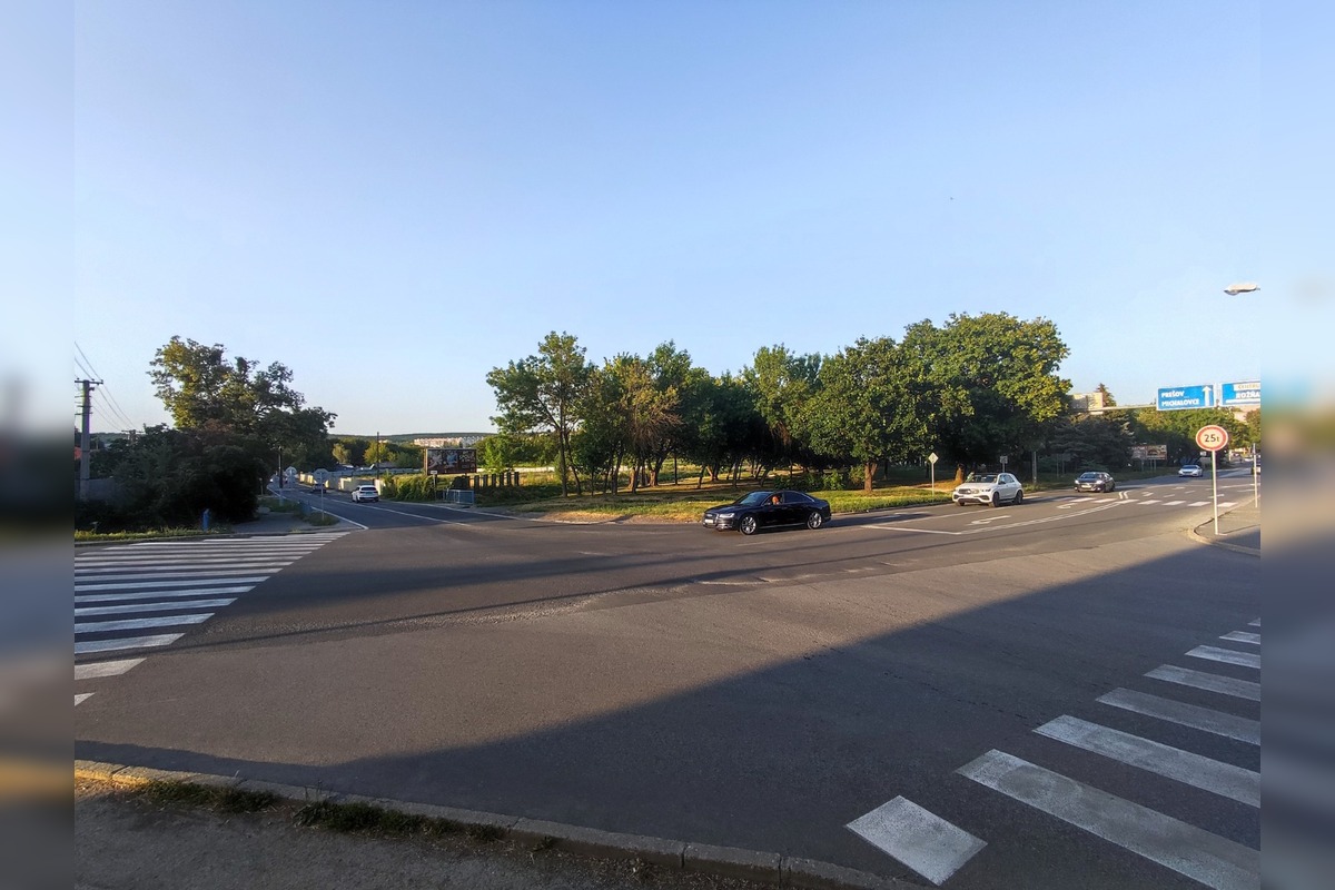 FOTO: Na križovatke pri Crow Aréne postavia kruhový objazd, foto 2